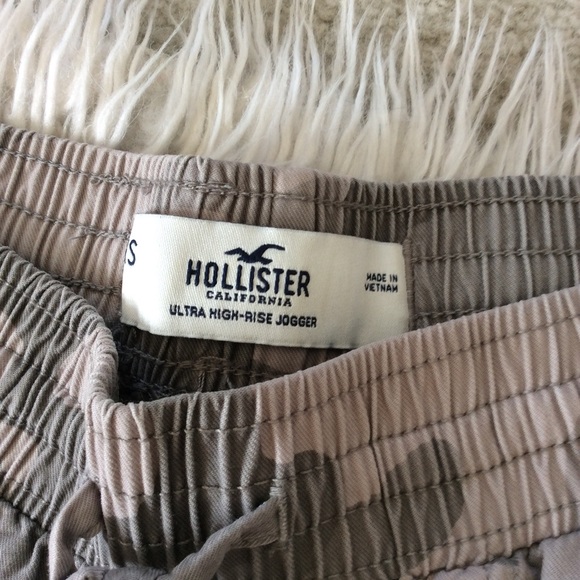 Hollister Ultra High Rise Grey Camo Joggers - Picture 6 of 6